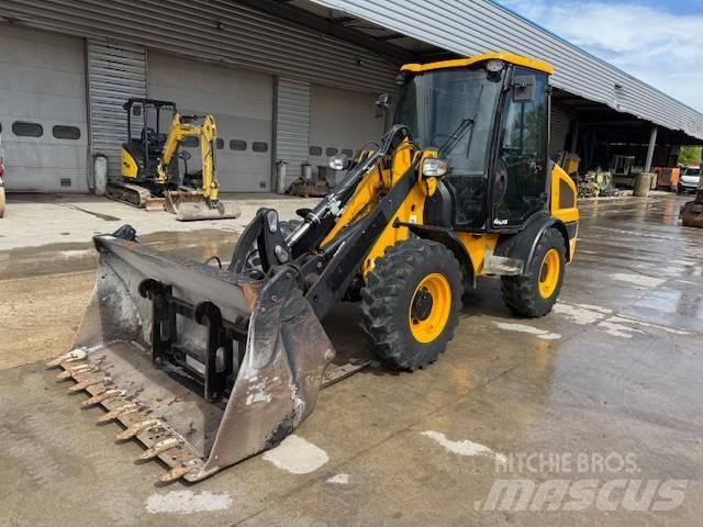 JCB 406 Фронтальные погрузчики