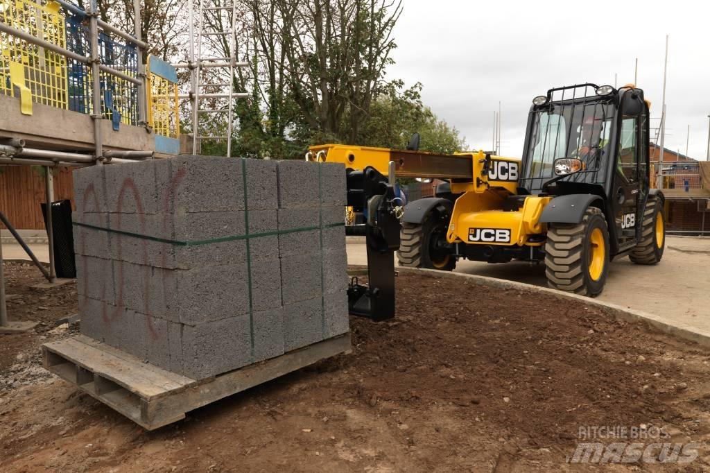JCB 525-60 Телескопические погрузчики