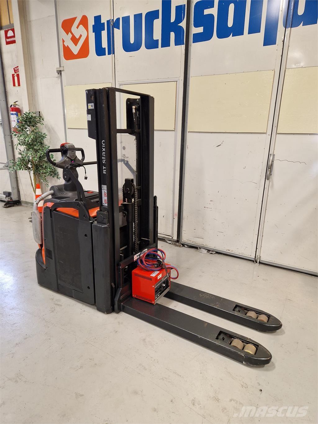 Toyota SPE200D Самоходные электроштабелёры