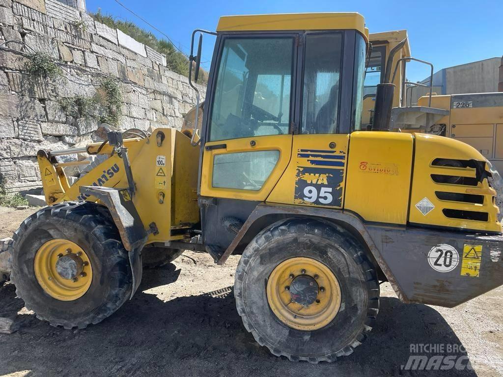Komatsu WA95-3 Фронтальные погрузчики