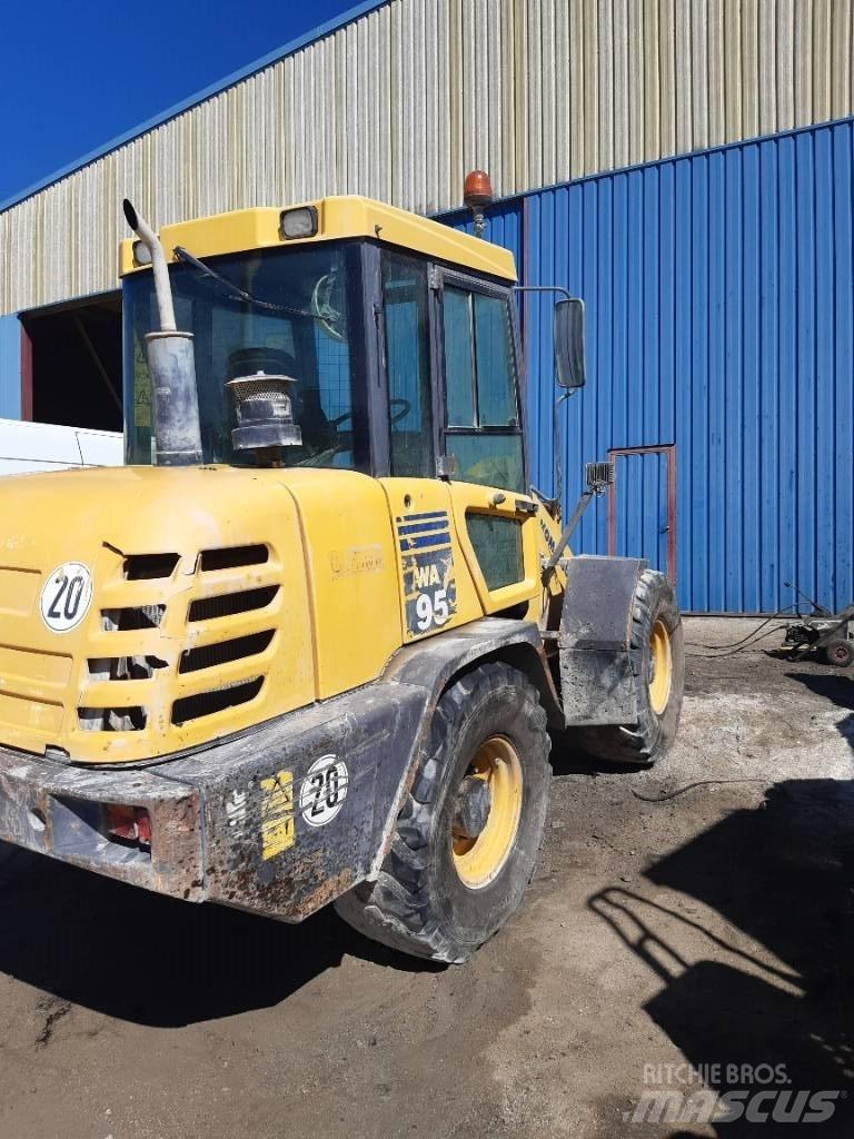 Komatsu WA95-3 Фронтальные погрузчики
