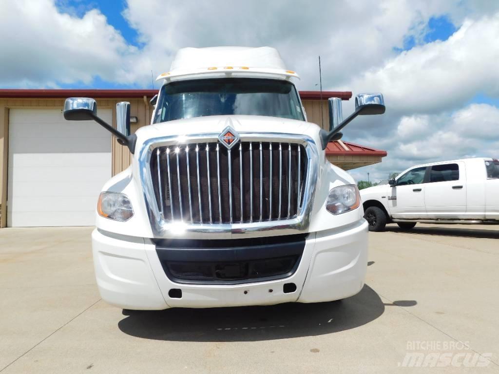 International LT 625 Седельные тягачи