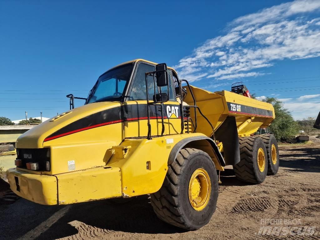 CAT 725 Шарнирно-сочленённые самосвалы