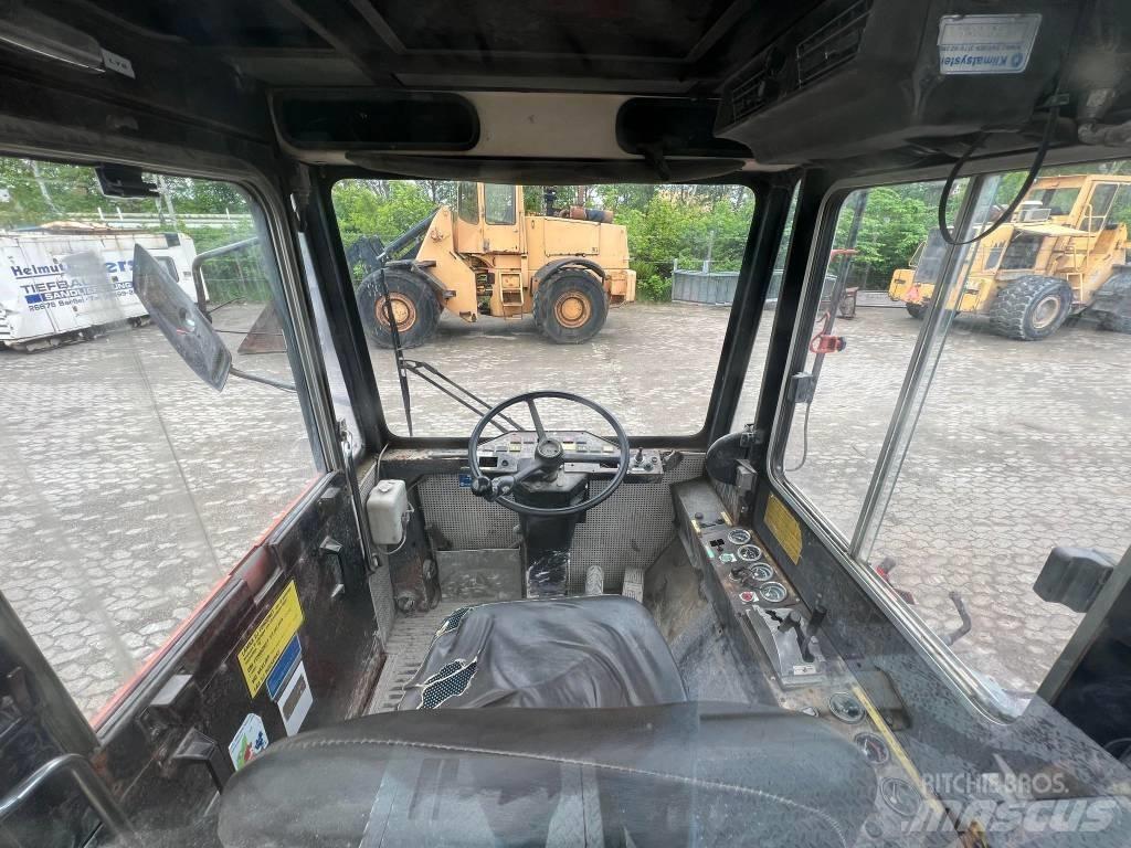 Bollnäs BT25T Терминальные тягачи