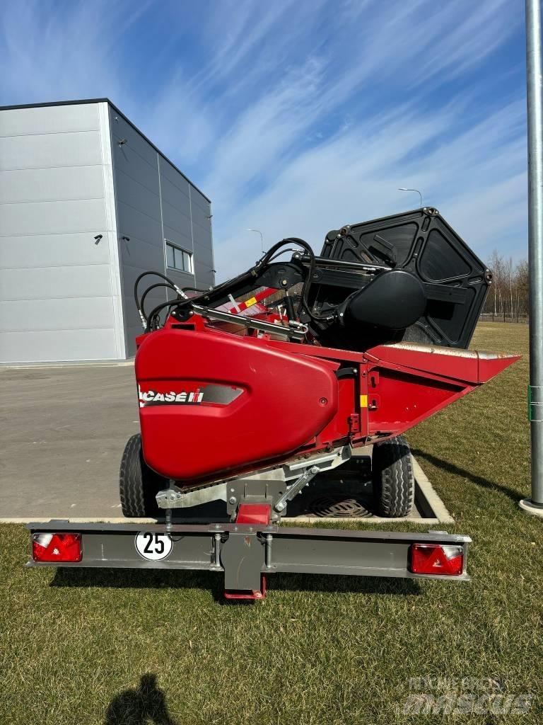 Case IH 8250 Зерноуборочные комбайны