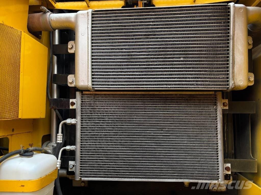 Komatsu PC 220-7 Гусеничные экскаваторы