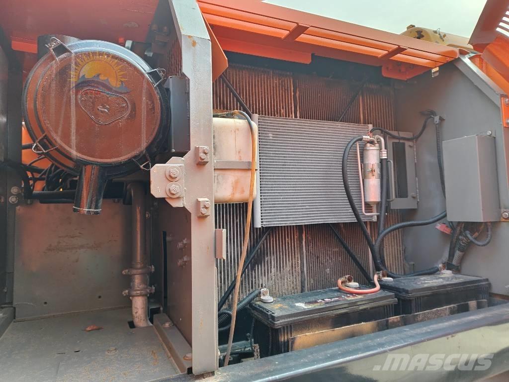 Hitachi ZX 210 Гусеничные экскаваторы