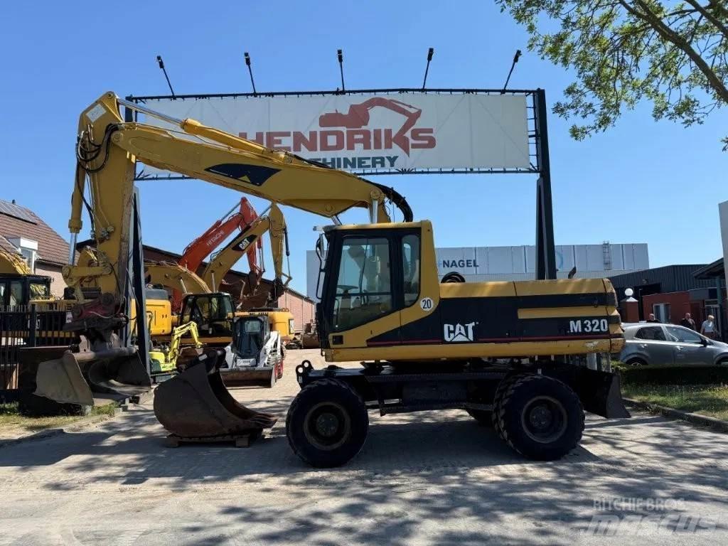 CAT M320 2001 Колёсные экскаваторы