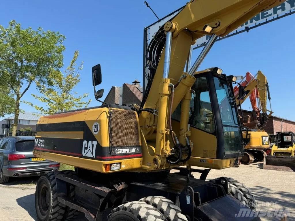 CAT M320 2001 Колёсные экскаваторы