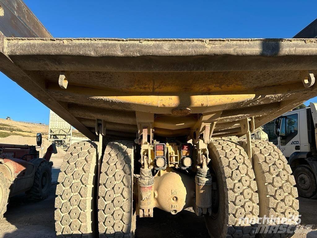 CAT 769 D Карьерные самосвалы
