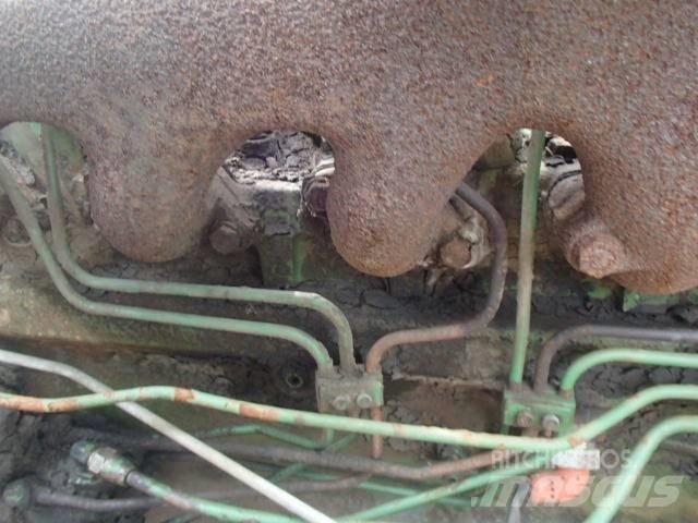 John Deere 4420 Зерноуборочные комбайны
