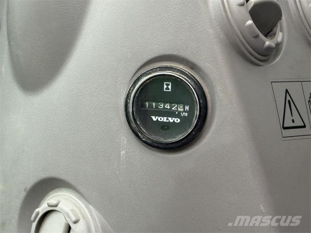 Volvo ECR145DL Гусеничные экскаваторы