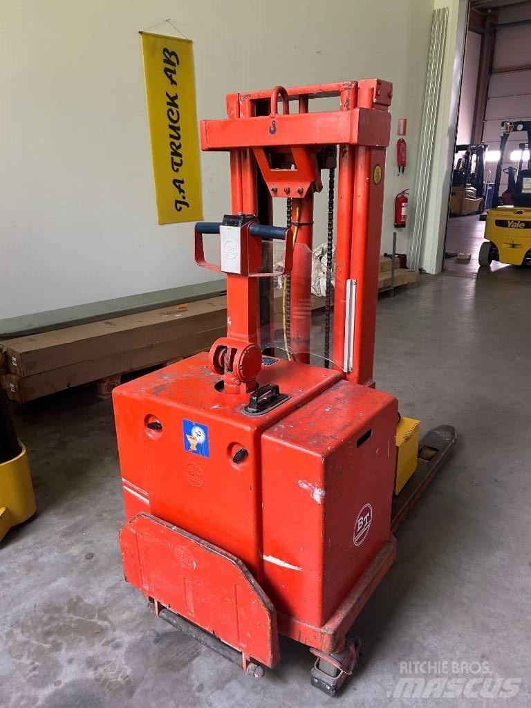 BT LSV1000/7 Ручные штабелёры с электроподъёмом