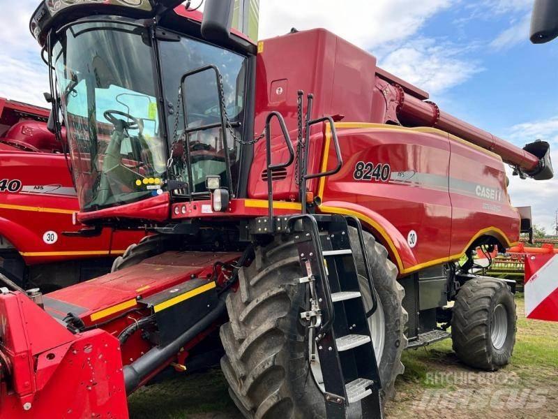 Case IH 8240 Зерноуборочные комбайны