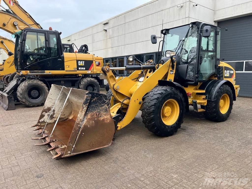 CAT 908M Фронтальные погрузчики