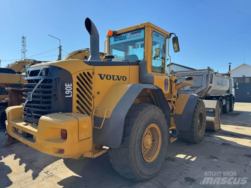 Volvo L 90 E +Mérleg Фронтальные погрузчики