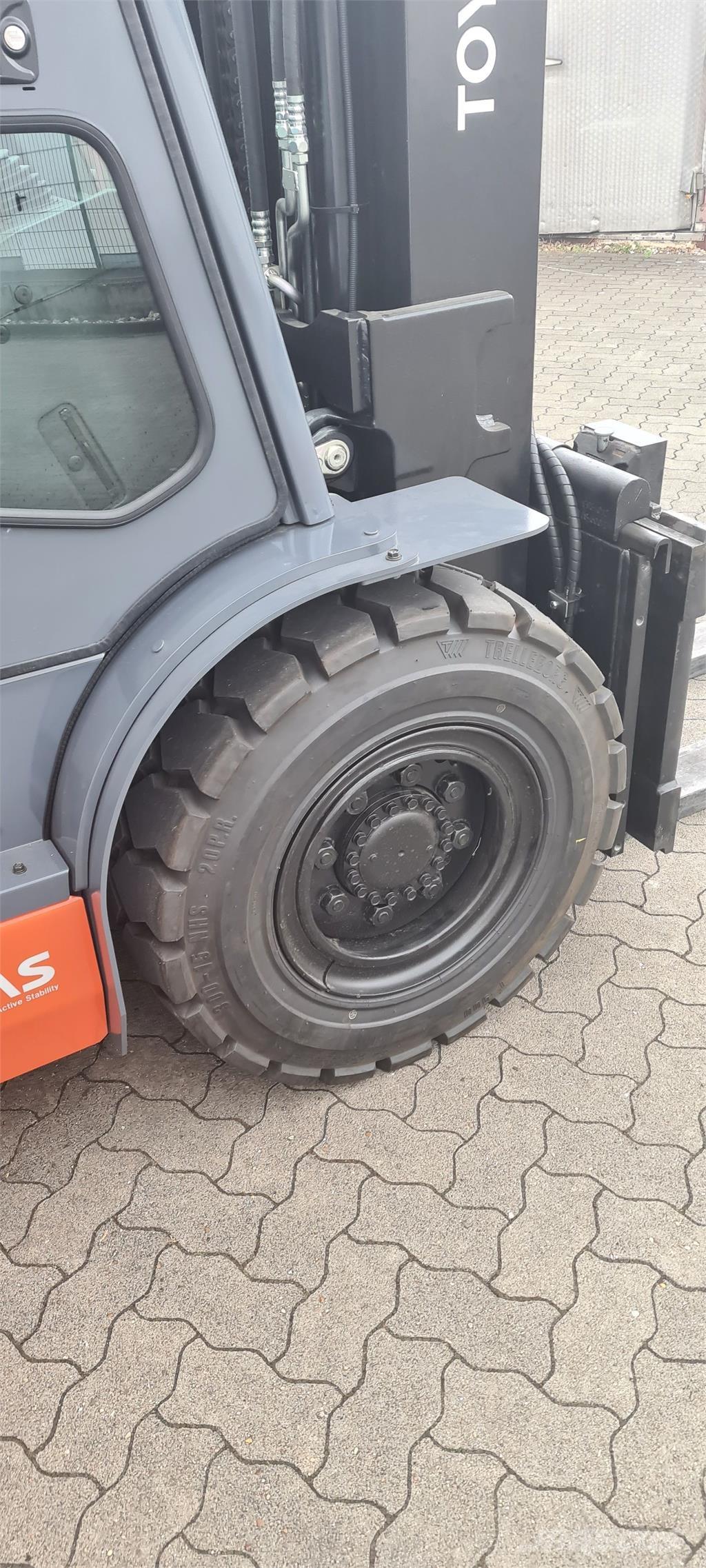 Toyota 40-8FD50N Дизельные погрузчики