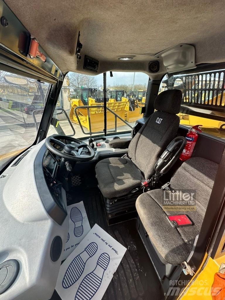 CAT 725C2 Шарнирно-сочленённые самосвалы