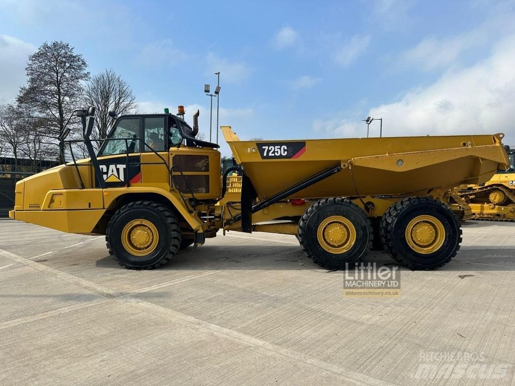 CAT 725C2 Шарнирно-сочленённые самосвалы