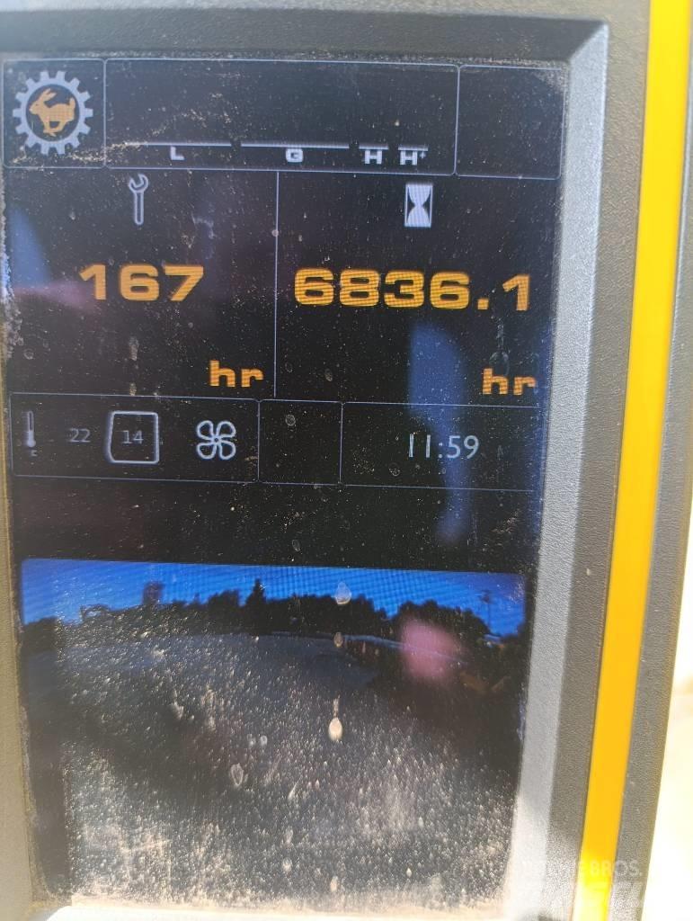JCB JS 220 LC Гусеничные экскаваторы