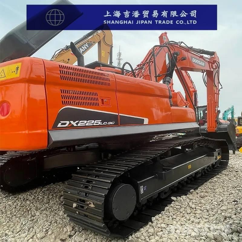Doosan DX 225 Гусеничные экскаваторы