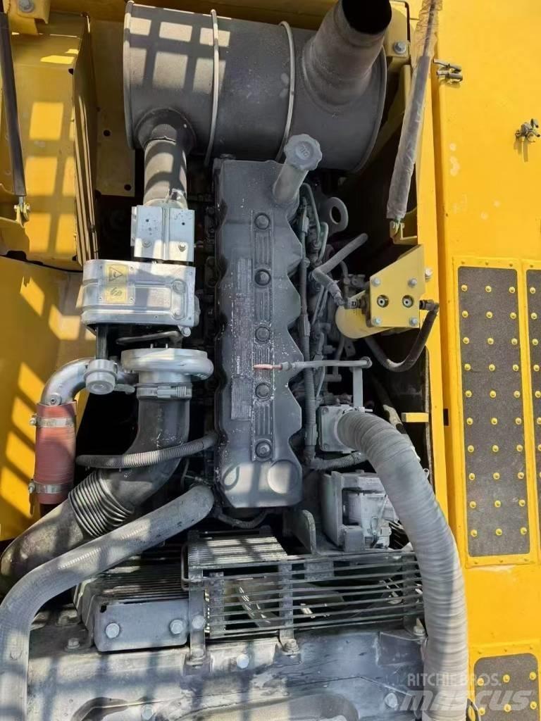 Komatsu 220-8 Гусеничные экскаваторы