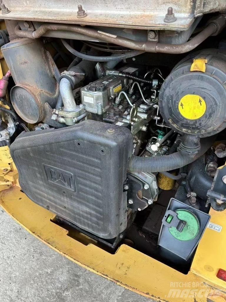 CAT 246 C Мини-погрузчики