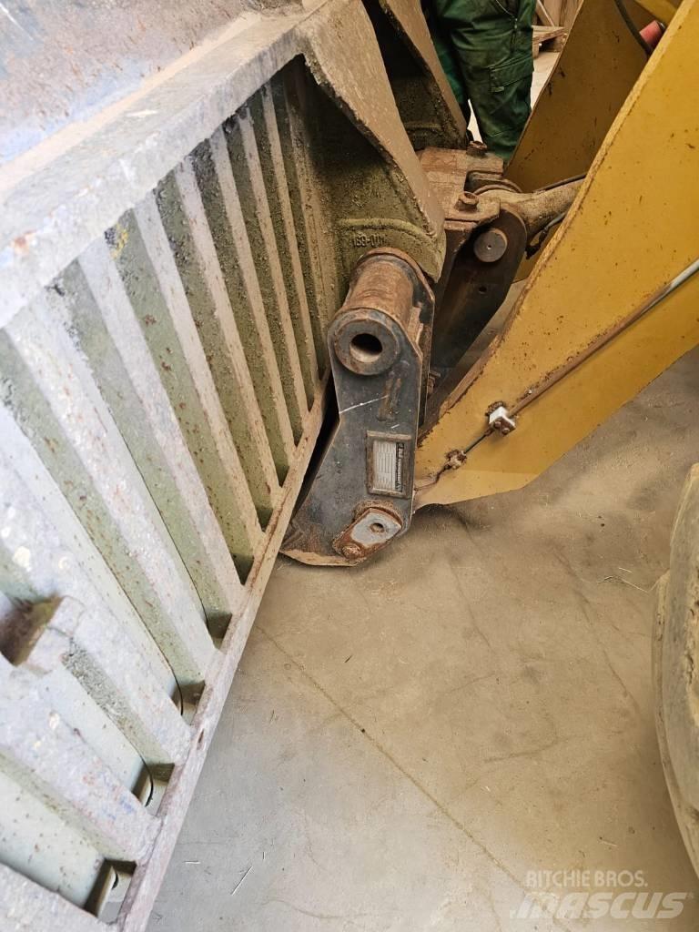 CAT 938 G Фронтальные погрузчики