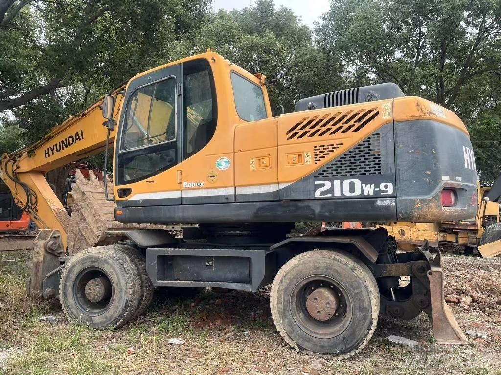 Hyundai R210W-9 Колёсные экскаваторы