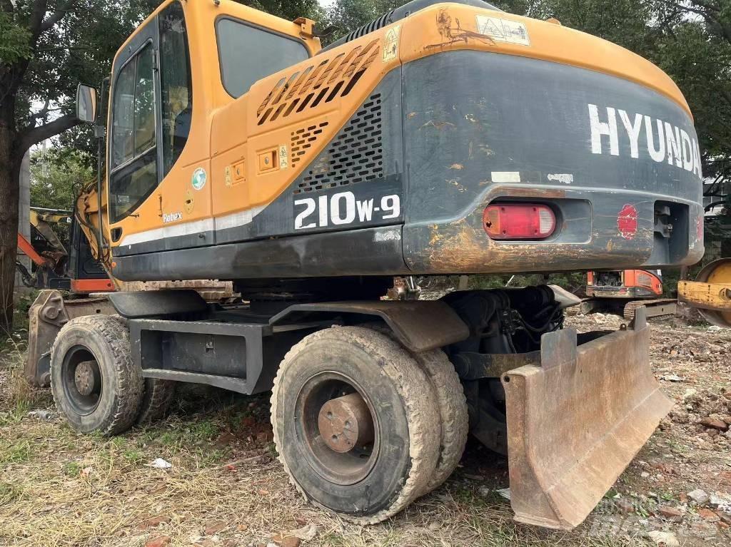 Hyundai R210W-9 Колёсные экскаваторы