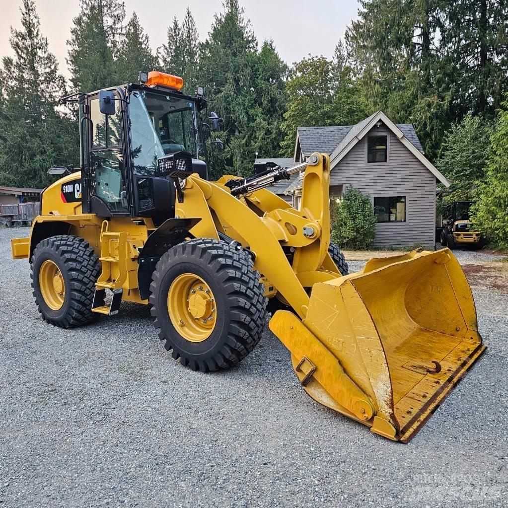 CAT 910M Фронтальные погрузчики