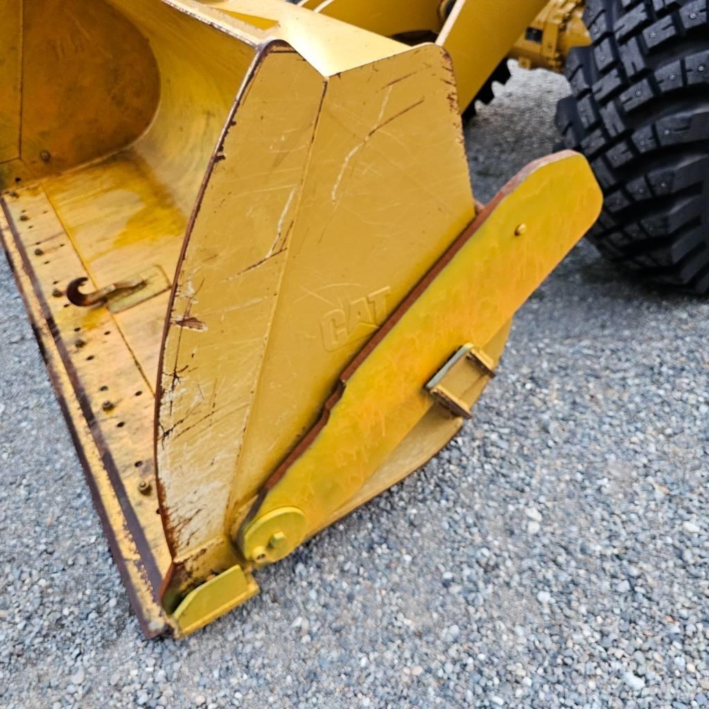 CAT 910M Фронтальные погрузчики