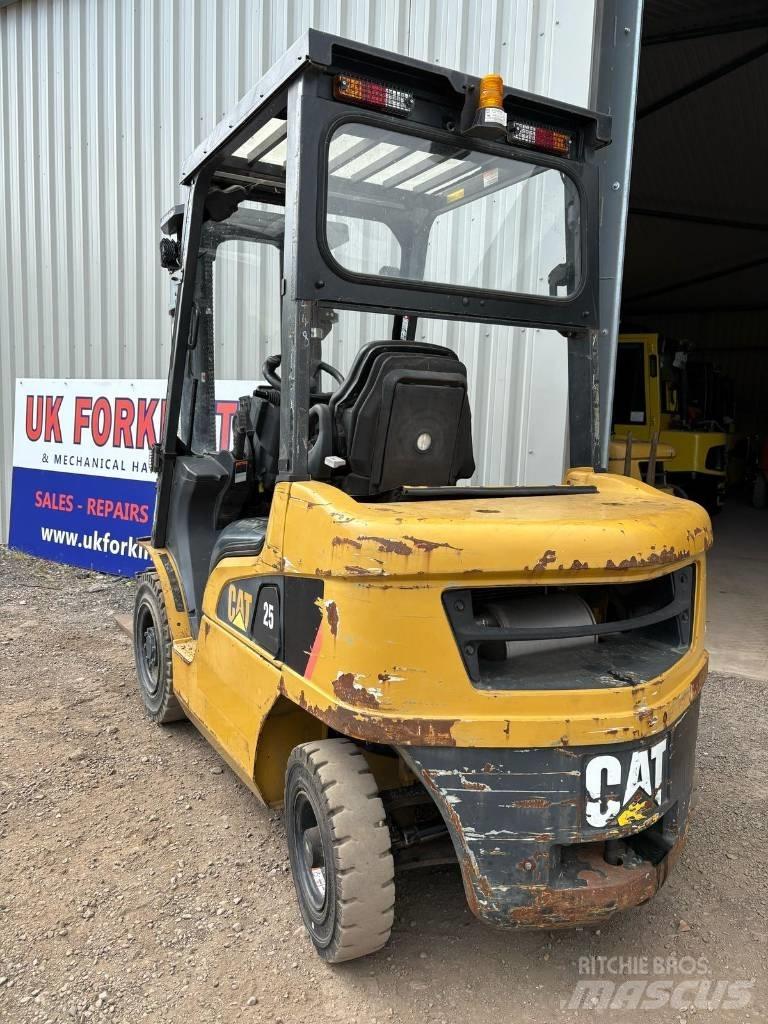 CAT DP 25 NT Дизельные погрузчики