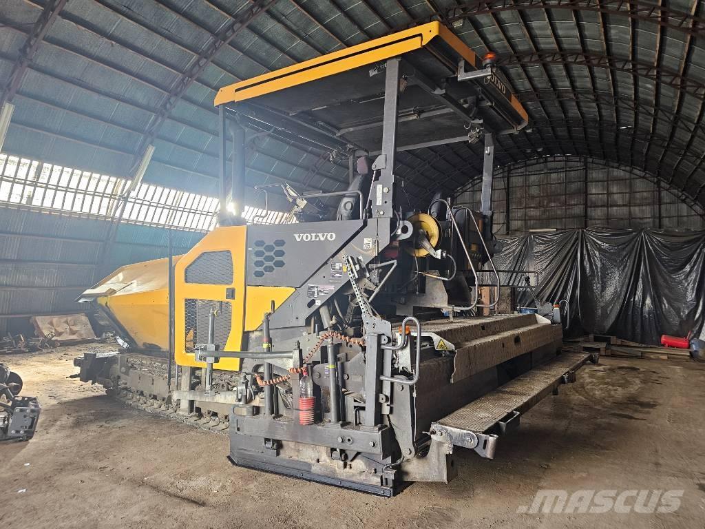 Volvo P6820C Асфальтоукладчики