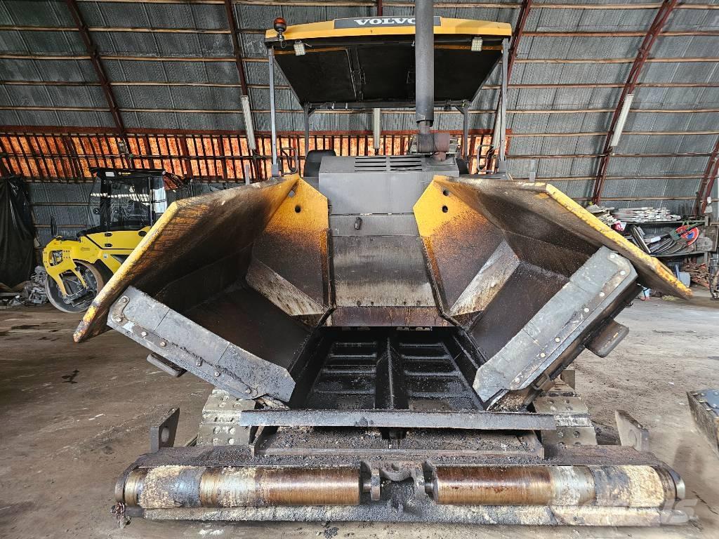 Volvo P6820C Асфальтоукладчики