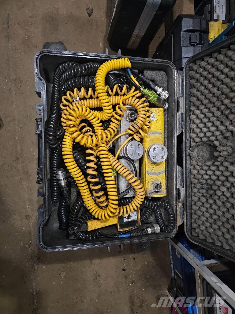 Volvo P6820C Асфальтоукладчики