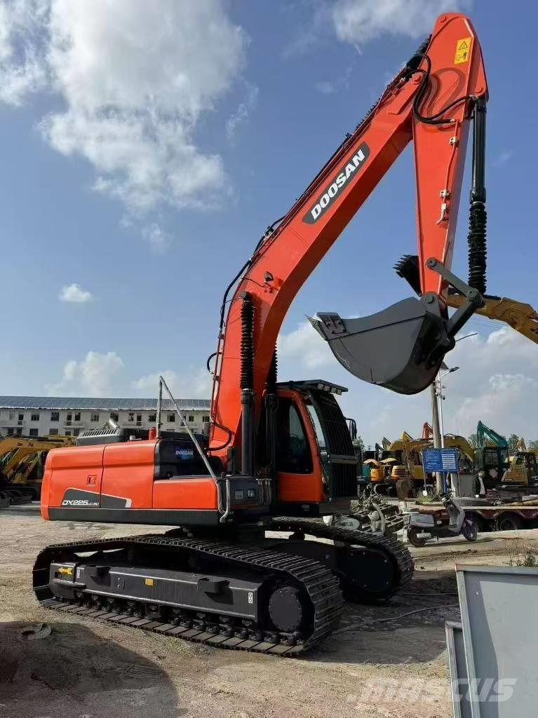 Doosan 225 LCA Гусеничные экскаваторы