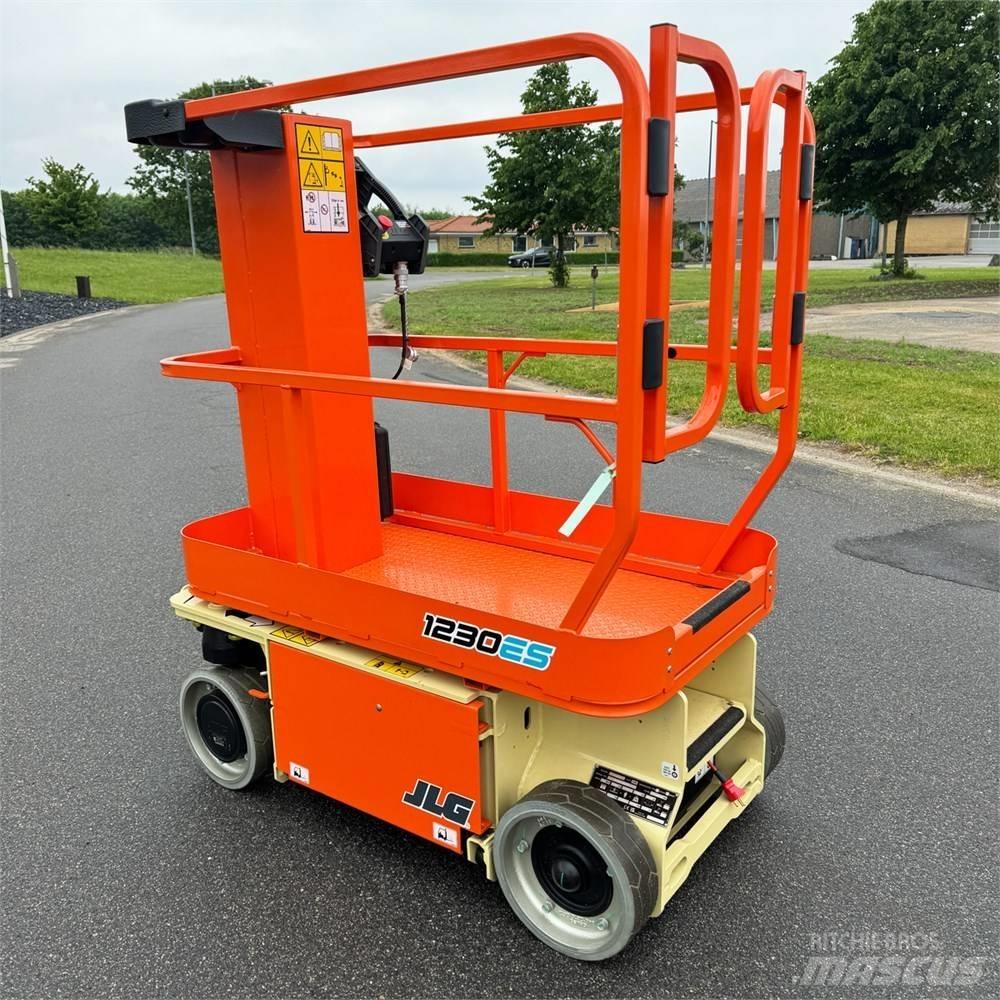 JLG 1230 ES Вертикальные мачтовые подъемники
