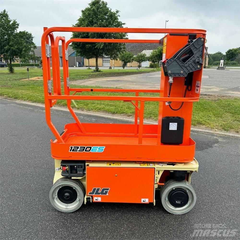 JLG 1230 ES Вертикальные мачтовые подъемники