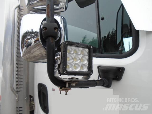 Freightliner M2 106 Грузовики-Фургоны
