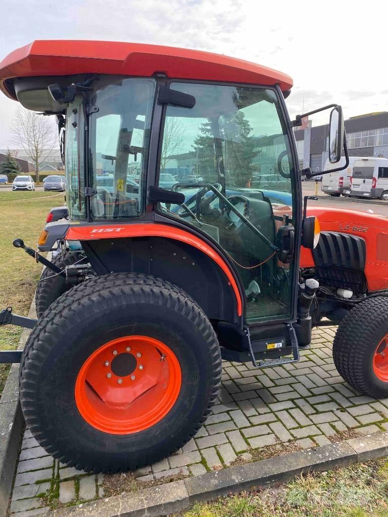 Kubota L2-622 Коммунальные тракторы