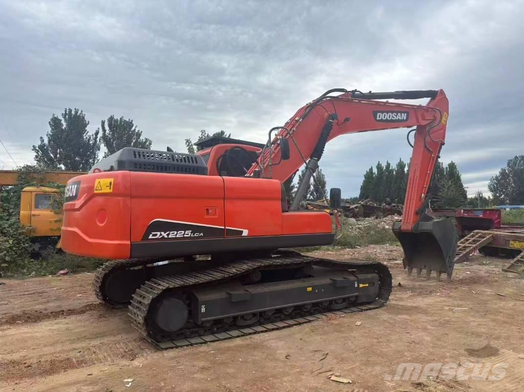 Doosan DX 225 Гусеничные экскаваторы