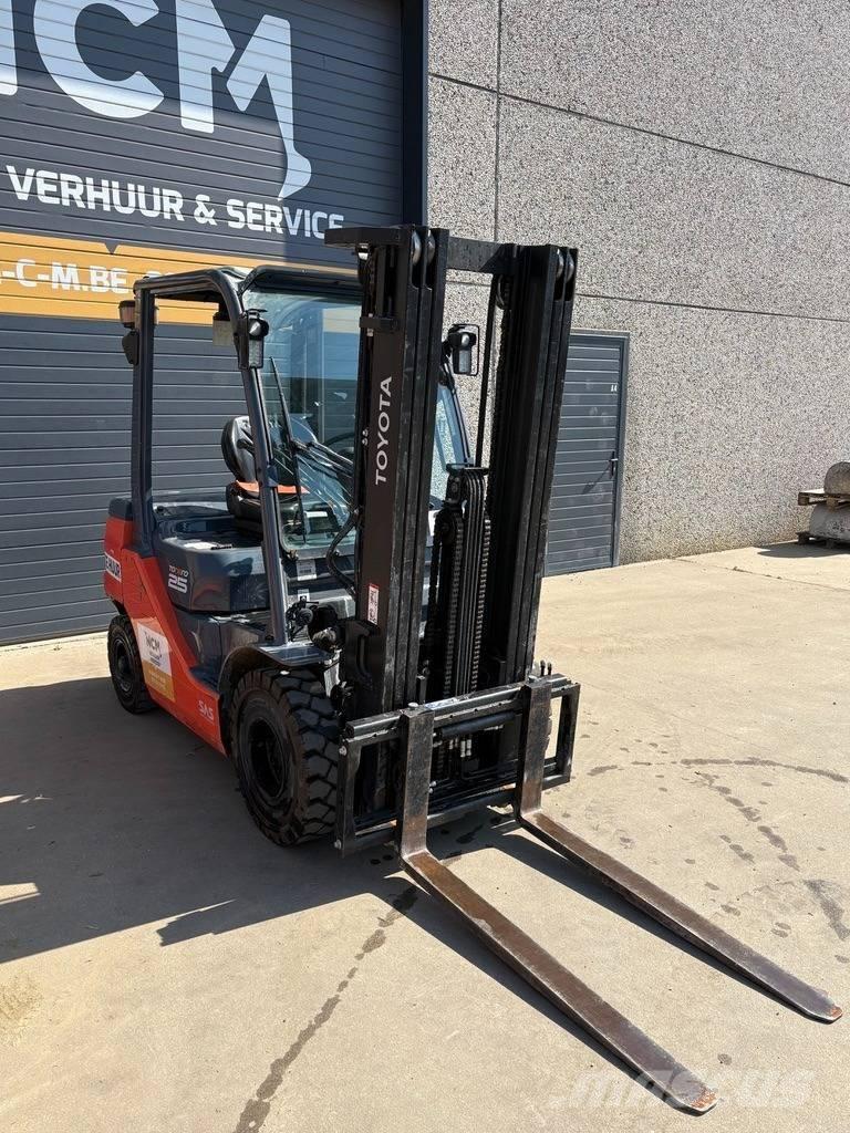 Toyota 8 FDF 25 Дизельные погрузчики