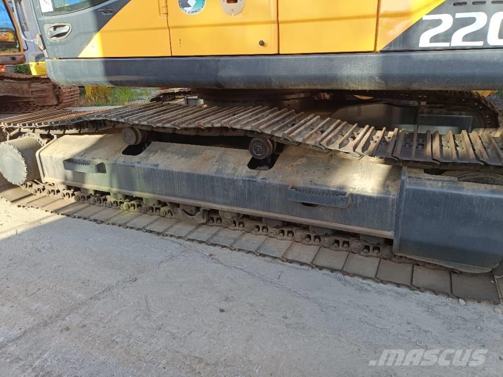 Hyundai R220LC-9S Гусеничные экскаваторы
