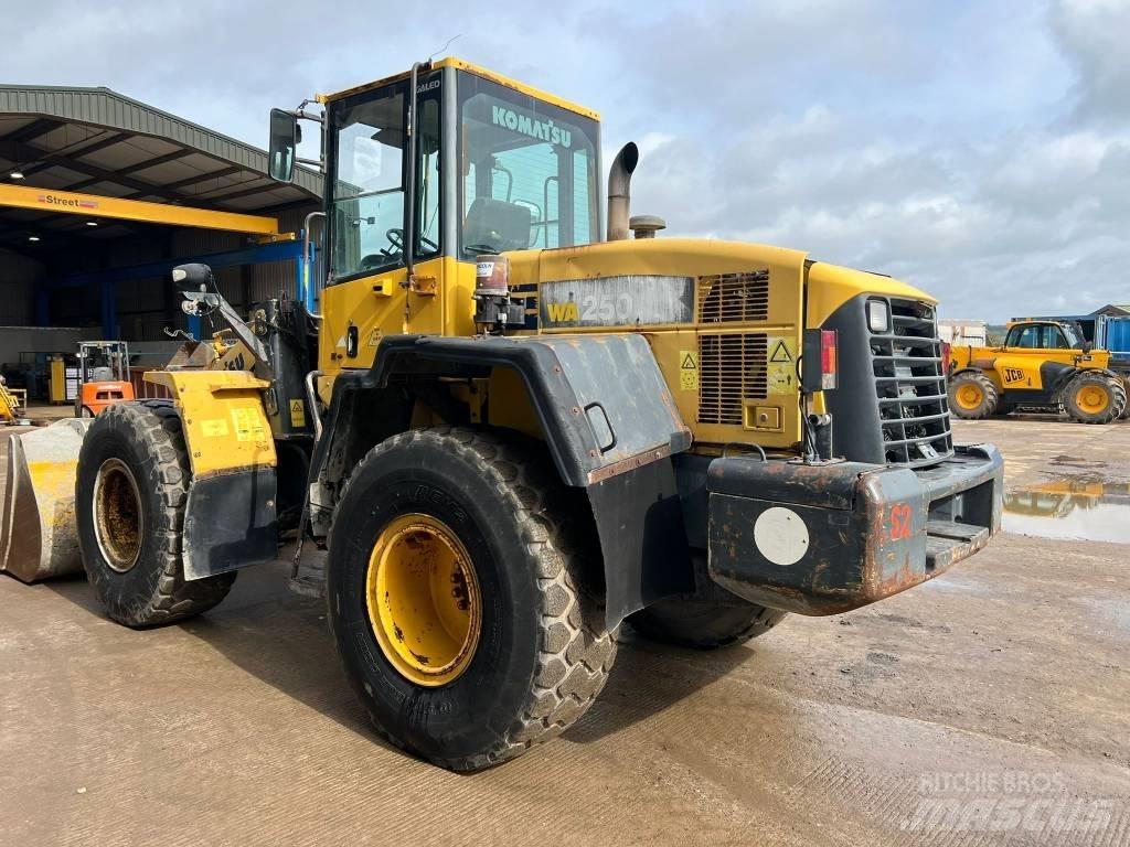 Komatsu WA 250-5H Фронтальные погрузчики