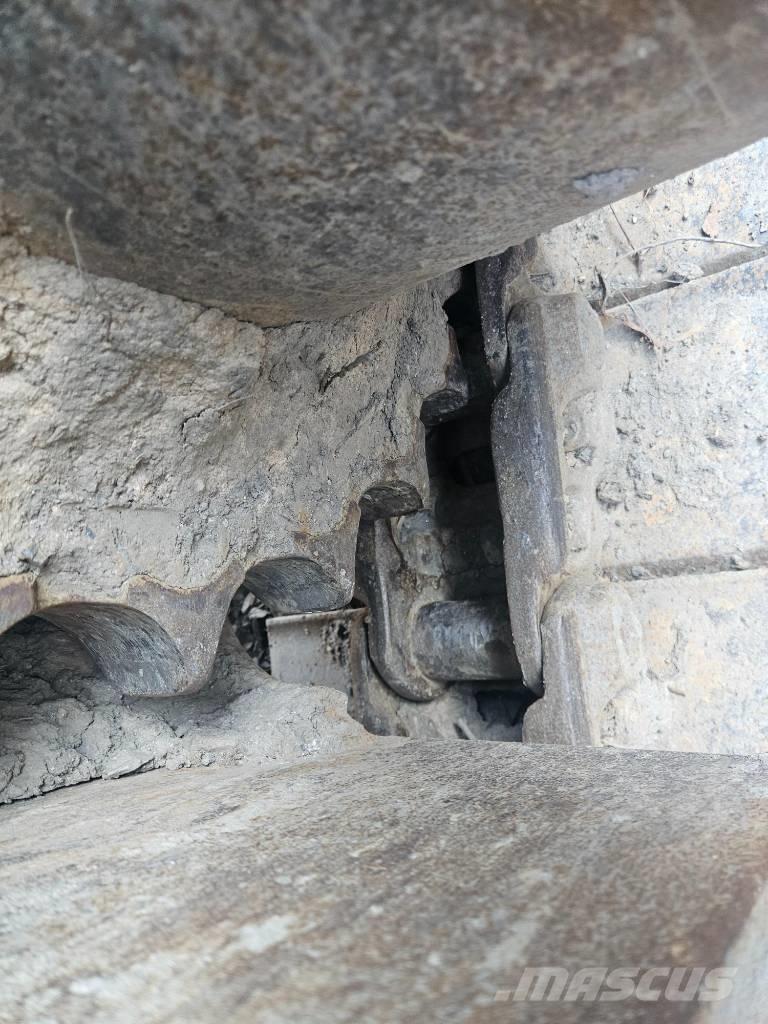 Hyundai Robex 300 LC Гусеничные экскаваторы