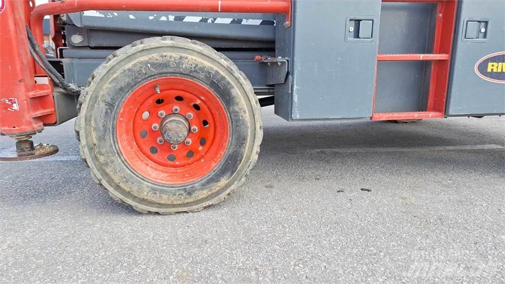 SkyJack 8841RT Ножничные подъемники