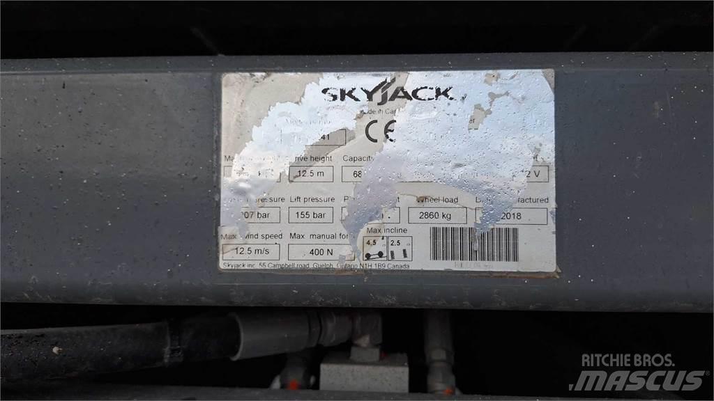 SkyJack 8841RT Ножничные подъемники