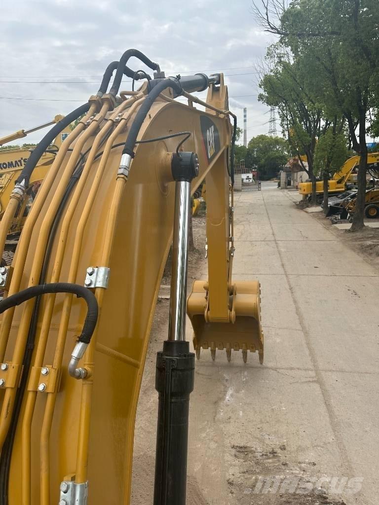 CAT CAT330D Малые экскаваторы 7т-12т