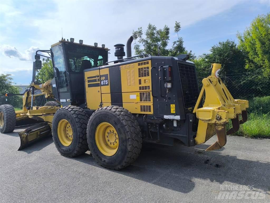 Komatsu GD 675-6 Грейдеры